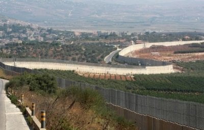 توتّر حدودي جديد… إسرائيل تفجّر منزلًا عند أطراف ميس الجبل