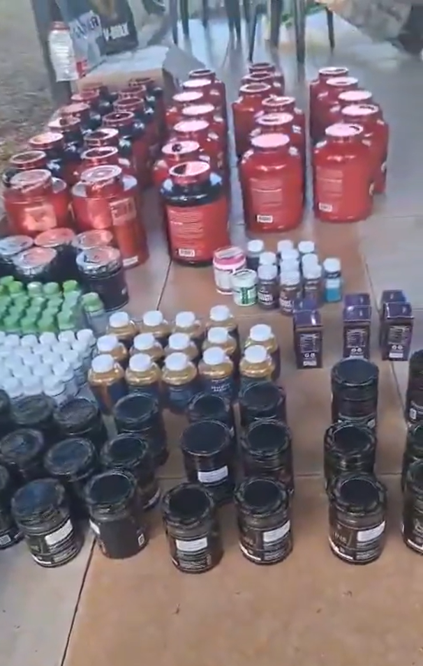 متمّمات غذائية مهرّبة... "الجمارك" تداهم مستودعًا في صيدا (فيديو)