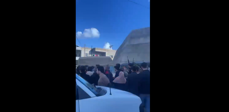 بعد طلب الميكانيزم... إشكال بين أهالي يانوح ودورية للجيش واليونيفيل (فيديو)