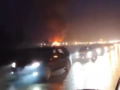 بالفيديو: سيارة محمّلة بالذخيرة تنفجر على الطريق الدولي حلب - دمشق