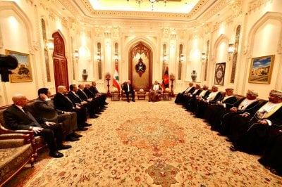 في مسقط.. لبنان يبحث عن شراكة لا عن وساطة
