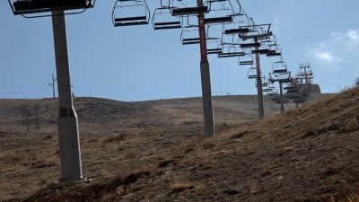 مراكز التزلج بانتظار 