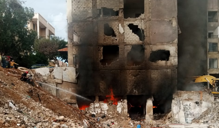 حريق في مستودع داخل مبنى سكني بحارة حريك… والدفاع المدني يواصل الإخماد