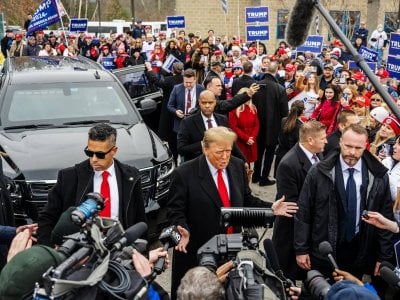 2.4 مليون كلمة... ترامب يحطّم الأرقام القياسية في الحديث إلى الصحافيين