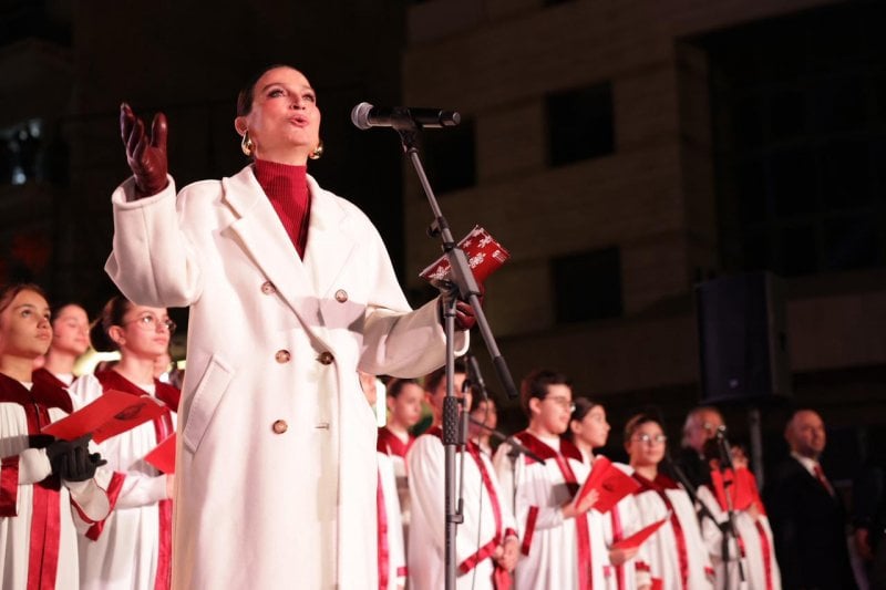 في مشهدٍ مبهر… ميريام سكاف تفتتح زينة الميلاد في زحلة (صور)