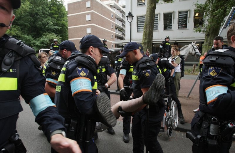 حفل إسرائيلي يشعل مواجهات في هولندا والشرطة تتدخل