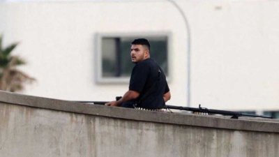 الأب والابن في خلية واحدة… مبايعة