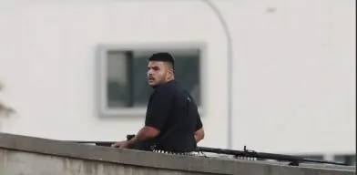 من موقع الحادث… صورة لمشتبه به في إطلاق النار بسيدني