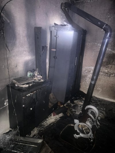 ألسنة النار تخطفه… نهاية مأساوية لثمانينيّ داخل منزله