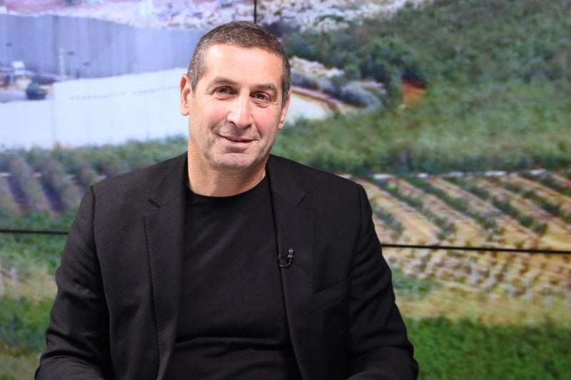 اسرائيل تتحضر لعملية عسكرية على الجنوب... ادي معلوف يكشف معطيات عن 