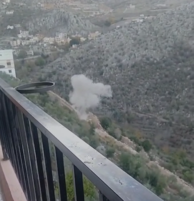 بالفيديو: لحظة استهداف حفّارتين في شبعا