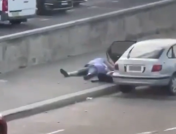 فيديوهات صادمة من مكان الهجوم في اوستراليا...هكذا تم تحييد أحد المسلحين!