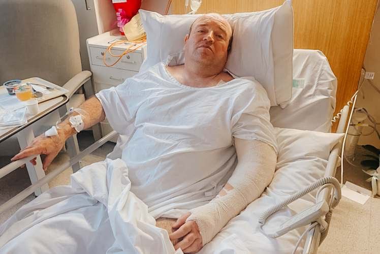 بائع خضار يُنقذ المئات.. عم 