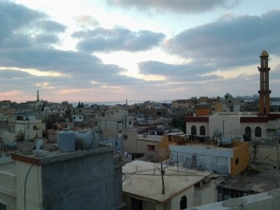 توتر في مخيم الرشيدية... إشكال وإطلاق نار بين عناصر الأمن الوطني