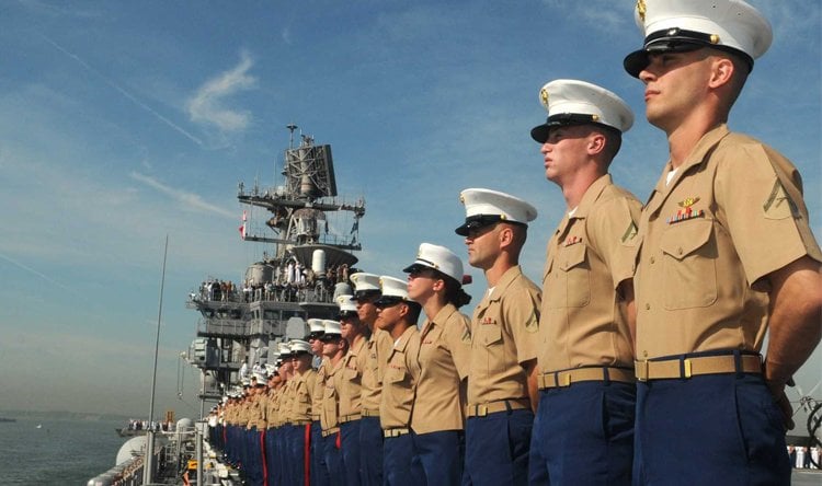 رقعة الدومينو تتساقط... جندي سابق في المارينز بقبضة الأمن