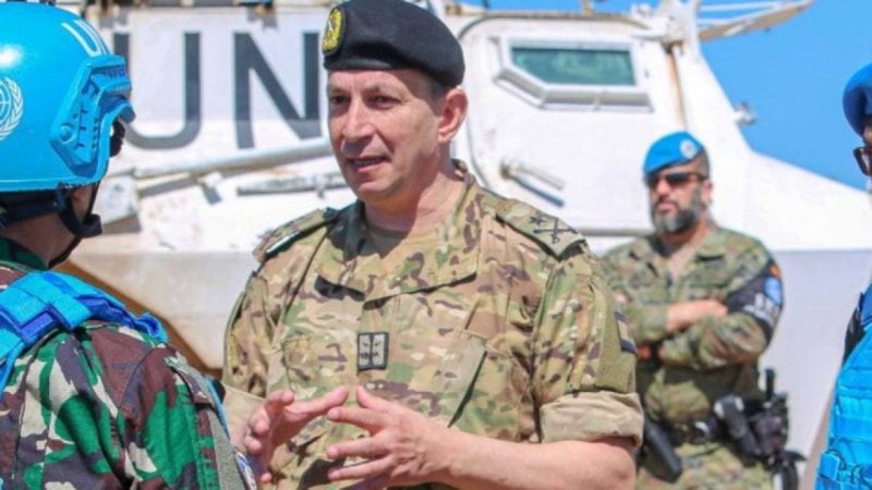 جولةٌ ميدانية جنوباً... قائد الجيش يفتح ملف السلاح أمام وفد دولي (فيديو)