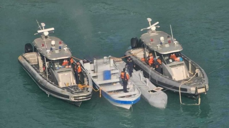 سقوط قتلى... ضربات أميركية تستهدف قاربين مشبوهين