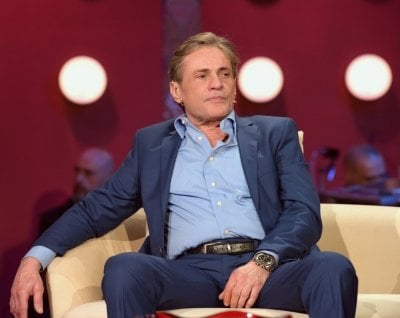 وفاة ممثل شهير عن عمر يناهز 65 عاماً