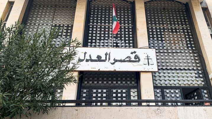 يطحن المخدرات ويخلطها بالبيكربونات... سامي صادر يدّعي ويحيل الملف أمام ندى الأسمر
