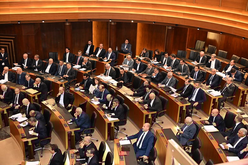 "نواب يعضّون أصابعهم ندمًا"... وإنتكاسة كبيرة لـ جعجع!
