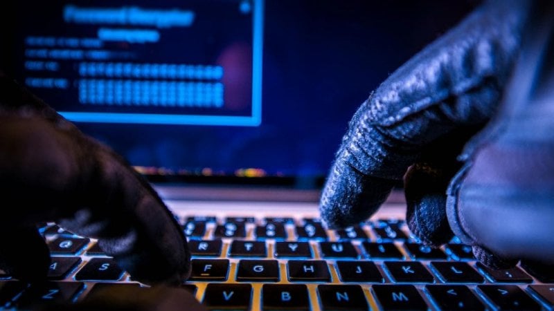 اختراق خطير وتسريب بيانات… هجوم سيبراني يقلق باريس