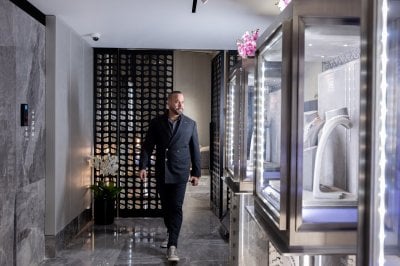 صرحٌ فخم للمجوهرات الراقية يضيء قلب بيروت... سامر حليمة نيويورك يعود إلى الجذور
