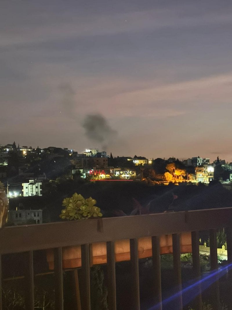 غارة إسرائيلية على أطراف بلدة الطيبة (صورة)