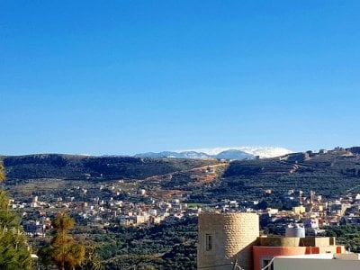 غضب في بلدة عكارية... العبث بالمقابر 