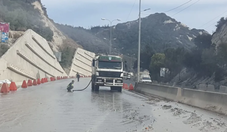  بعد سنوات من الإقفال... وزارة الأشغال تعلن فتح طريق شكا الدولي
