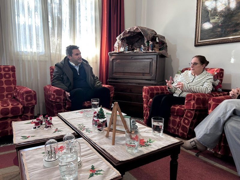 زيارة وفاء… الجميل: لن ننسى قضايا الشهداء (صور)