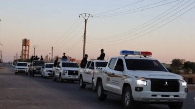 رصاص على طريق الرقة… مسلّحون يستهدفون مركبة رسمية في حلب