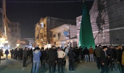 ما حقيقة إحراق شجرة الميلاد في صحنايا السورية؟... روايات متضاربة والكنيسة توضح!