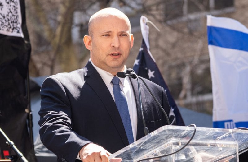 اتهام بتوجيه إيراني… توقيف رجل صوّر محيط منزل نفتالي بينيت