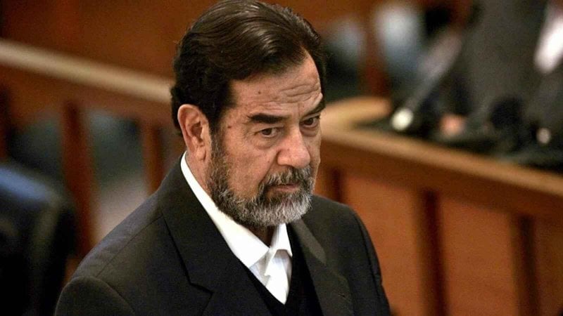 اعتراف يهزّ العراق… "أنا المبلّغ" يفجّر لغز مقتل نجلي صدام حسين (فيديو)