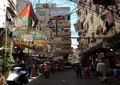 حادث اختناق في مخيم البداوي يودي بحياة مسنّة وحفيدتها