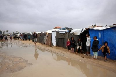 المنخفض الجوي يفاقم مأساة غزة… قصف شرق خان يونس وخيام تغرق