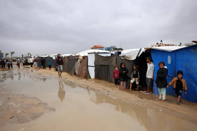 المنخفض الجوي يفاقم مأساة غزة… قصف شرق خان يونس وخيام تغرق