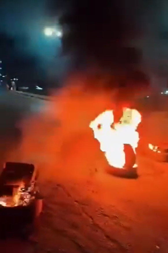 طرابلس تشتعل ليلاً… شوارع مقفلة احتجاجًا على تدهور الأوضاع