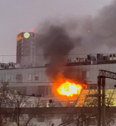 ماس كهربائي يُشعل حريقًا في مركز أعمال بموسكو