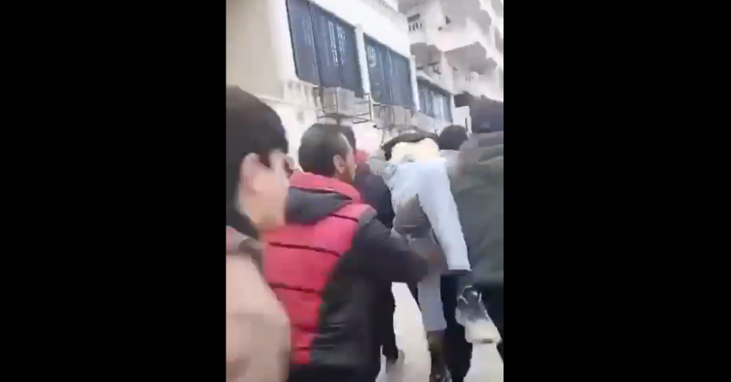 اعتداءات على متظاهرين… فيديو يوثّق إصابة في الرأس