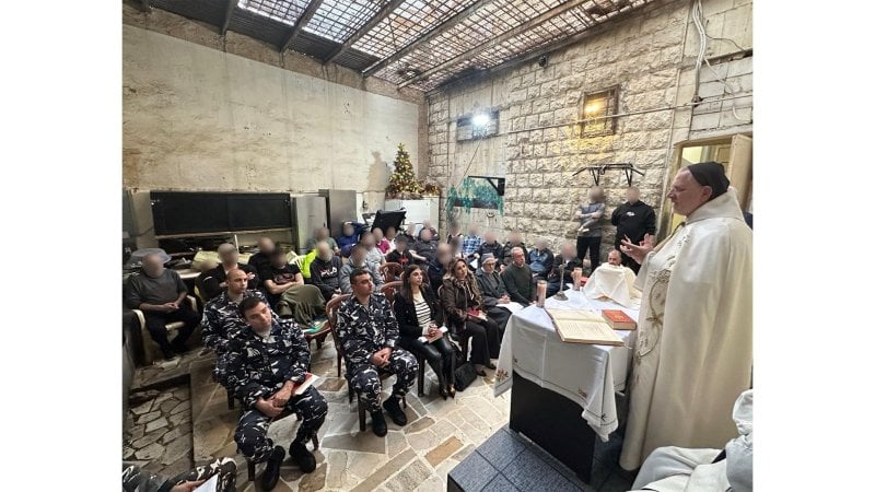 خطوة نحو السلام… "الأمن" يحيي عيد الميلاد مع السجناء (صور)