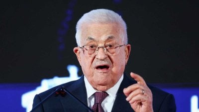 تحت ضغط الغضب والانتقادات… عباس يوضح قرار وقف مخصصات الأسرى والشهداء