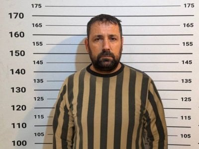 اعترافات تقود إلى مخابئ سلاح… 