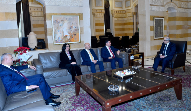 لقاء لبناني - عراقي في السرايا... سلام يضع الإعمار وخط النفط في الصدارة