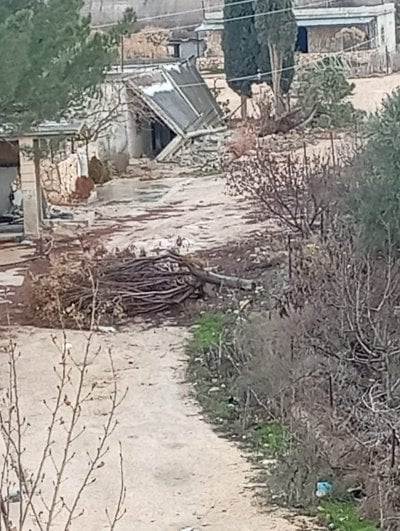 جرف منزلين يعودان للبنانيين داخل الأراضي السورية (فيديو)