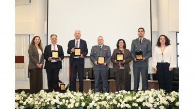 بالصور: السفير الفرنسي يحضر تخريج عناصر قوى الأمن الداخلي في معهد عرمون