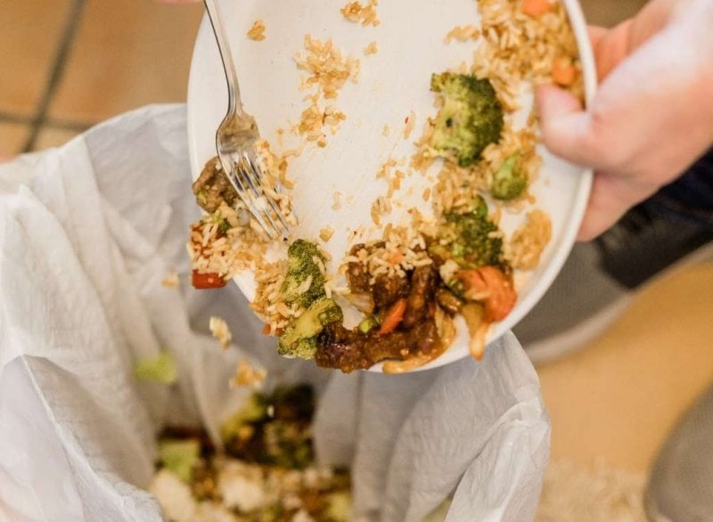 لبنان في صدارة هدر الطعام: موائد الأعياد عامرة… و40 بالمئة منها في القمامة
