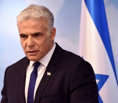 لابيد يحذّر: نتنياهو يجرّ إسرائيل نحو “دولة تابعة”