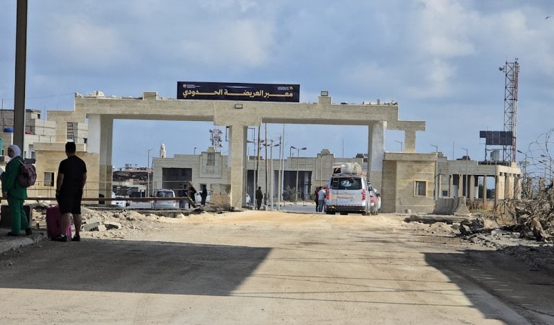 زحمة وتحذيرات تتحوّل إلى قرار… "الأمن" يغلق معبر العريضة مؤقتًا