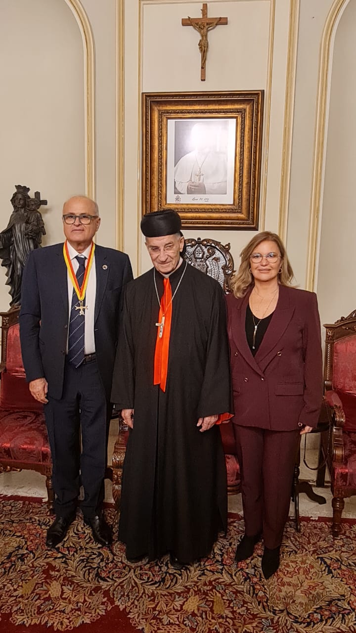 تقديرًا لدعمه المستدام… الراعي يكرّم فادي رومانوس (صور)